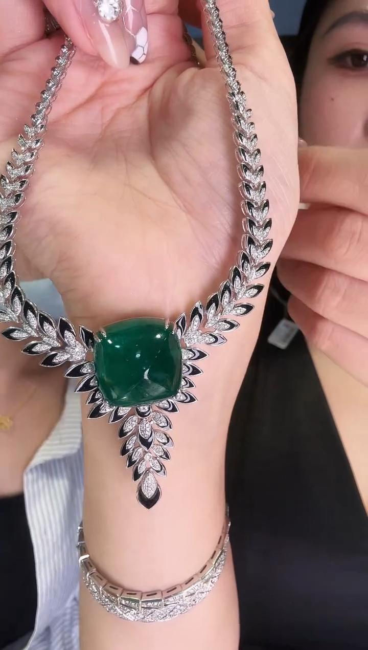 18K金镶嵌项链祖母绿38.86ct