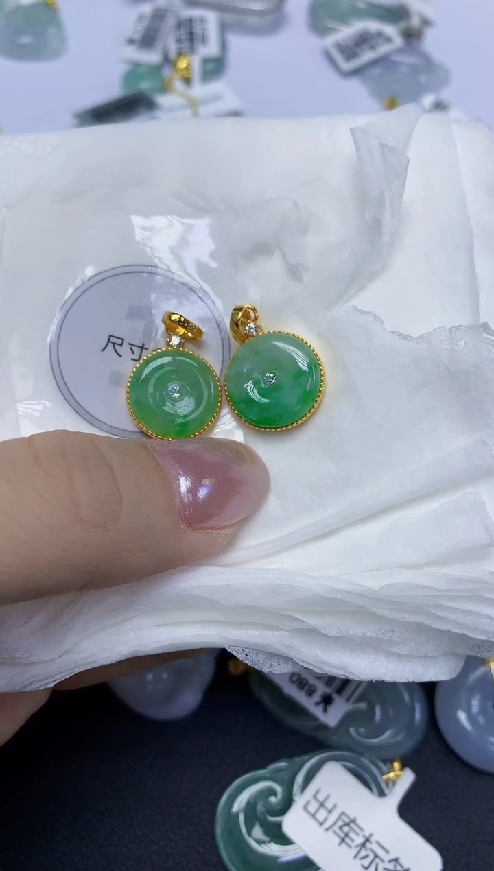 翡翠未镶嵌颈饰天然缅甸翡翠A货多样性发其一