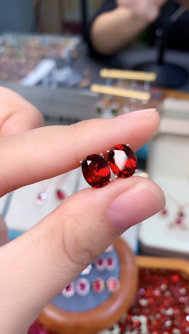 【闪购商品】石榴石耳钉银S925镶嵌天然