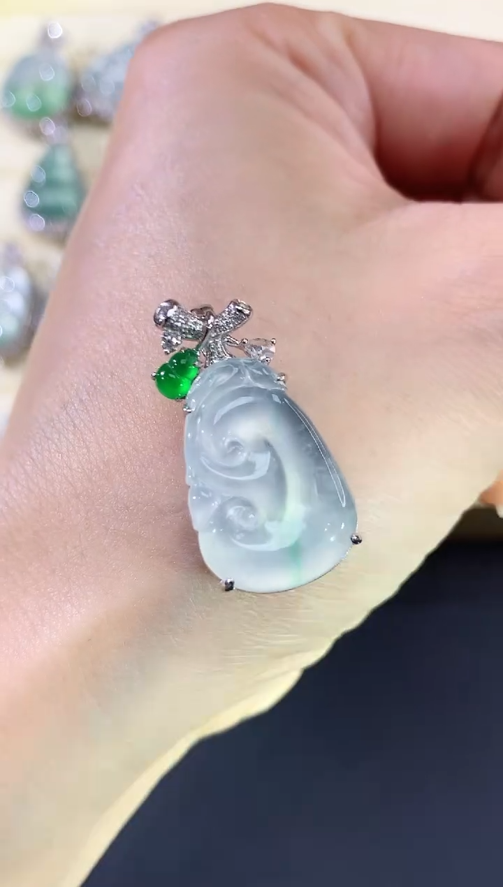 吊坠(不含链)18K金镶嵌翡翠288|