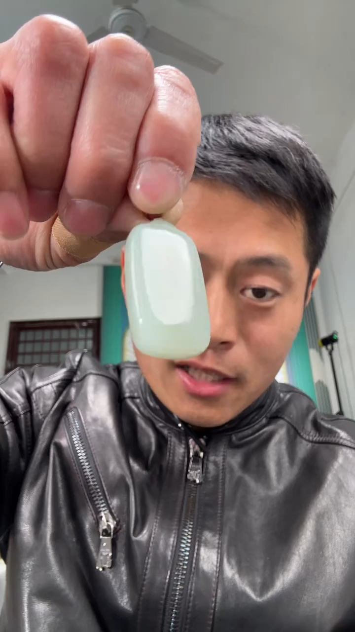 颈饰未镶嵌和田玉吊坠