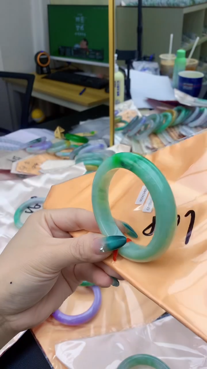 【闪购商品】翡翠手镯未镶嵌0682665536