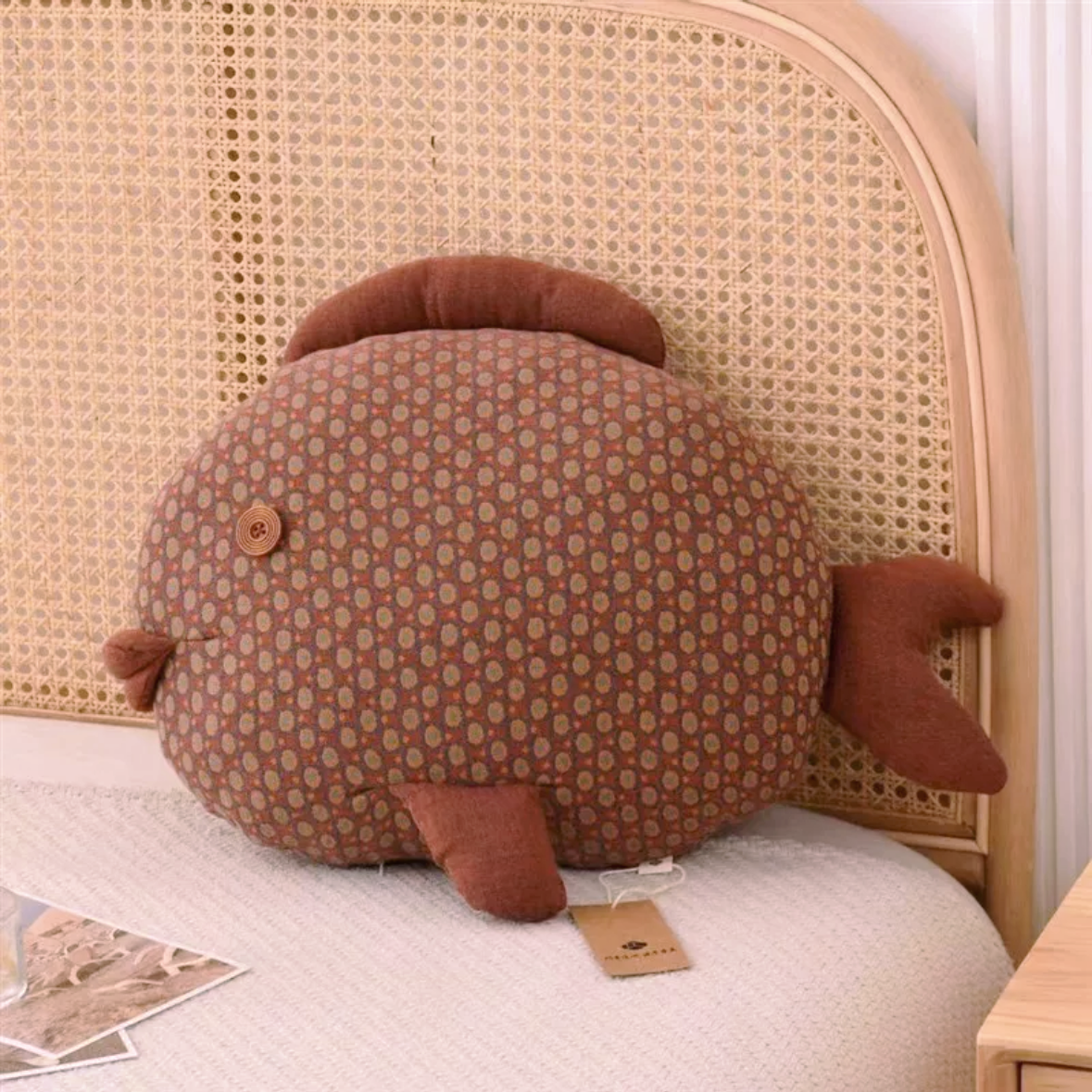 M【斑点鱼】轻奢加厚双层纱柔软抱枕简约花色时尚舒适60cm抱枕