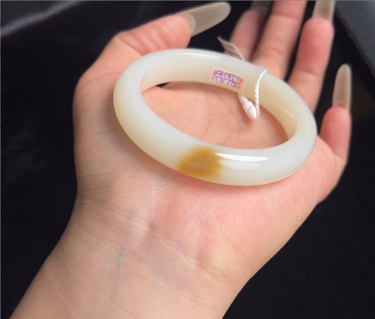 天然和田玉 一口糖白正装 玉手镯