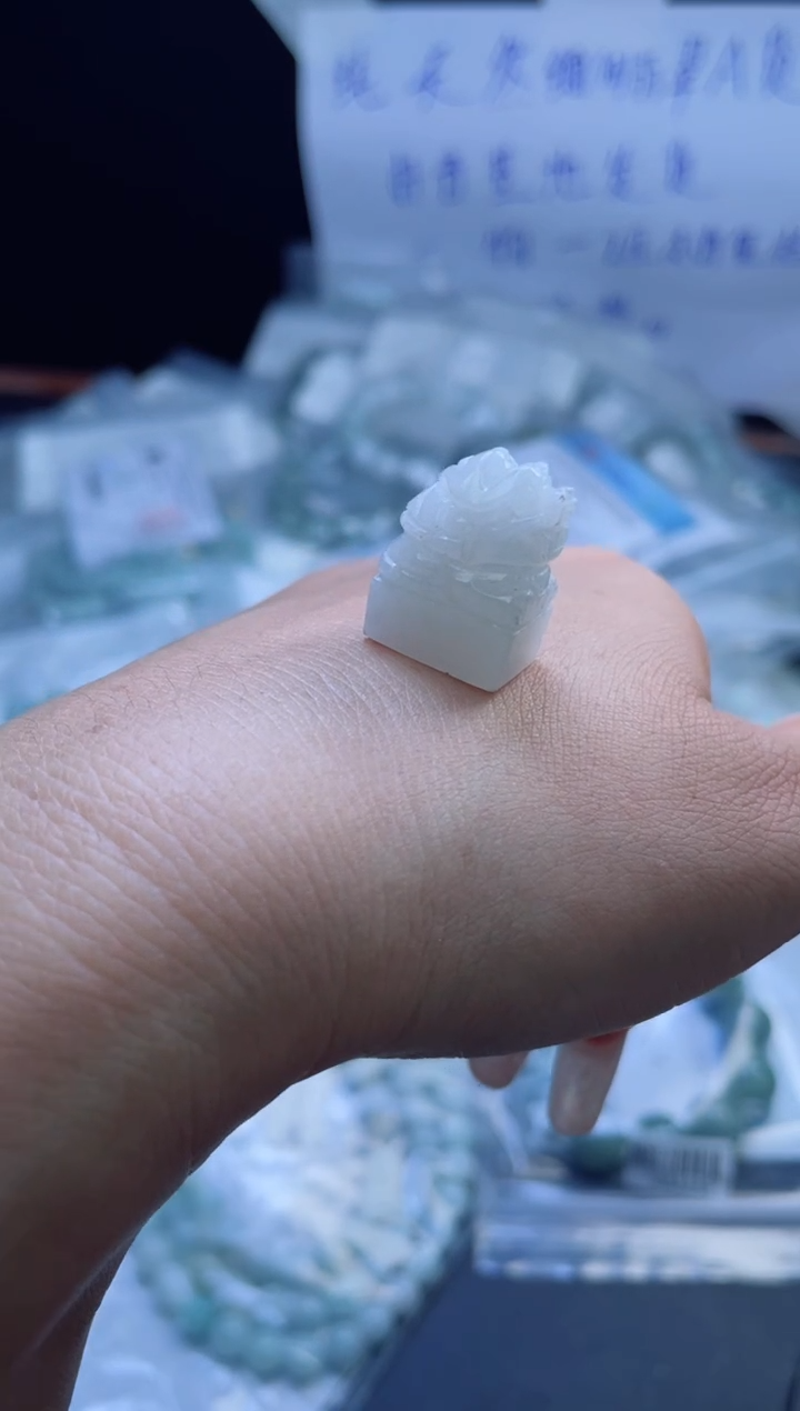 未镶嵌戒指翡翠挂件