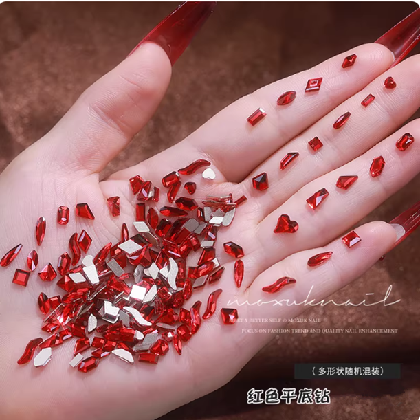  美甲爆款新年红平底异形钻混合装形状随机，颗数可自选满30包邮