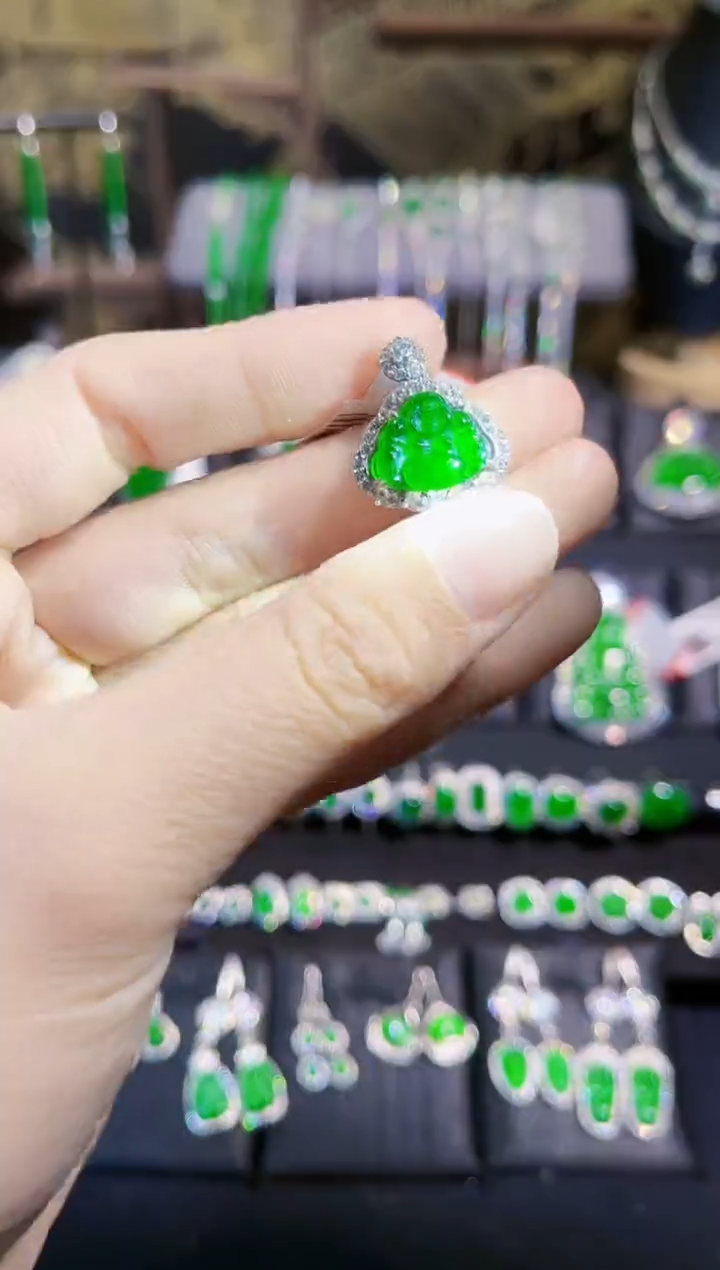 【闪购商品】翡翠颈饰银S925镶嵌佛公吊坠