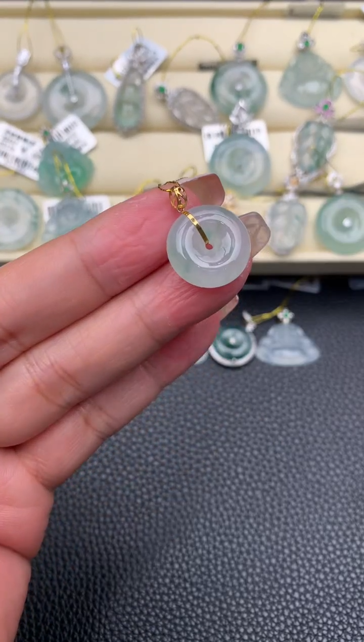 【闪购商品】翡翠颈饰18K金镶嵌D853