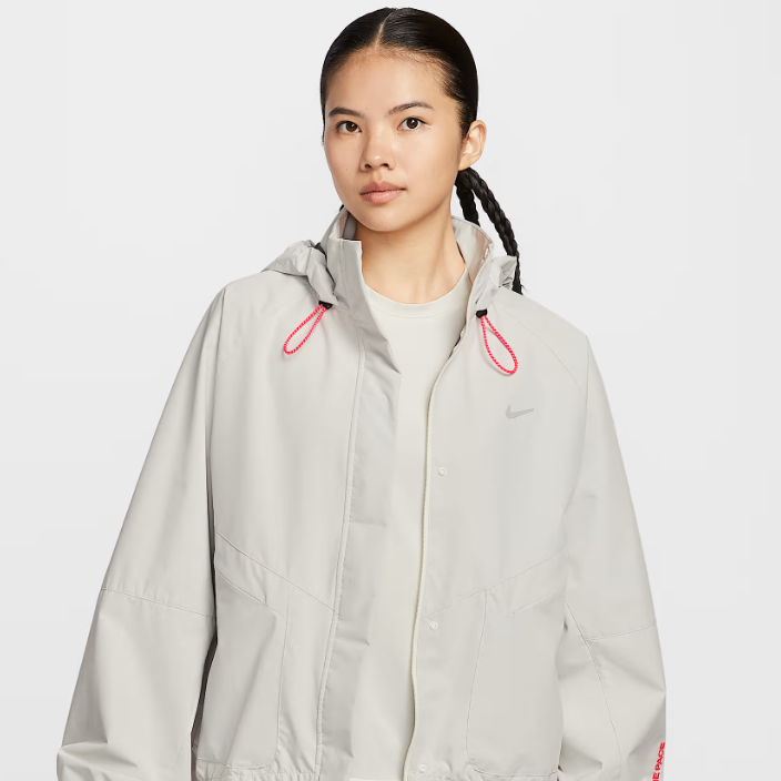 Nike耐克女装 Swift Storm-FIT 防风拒水跑步夹克IO0251-047