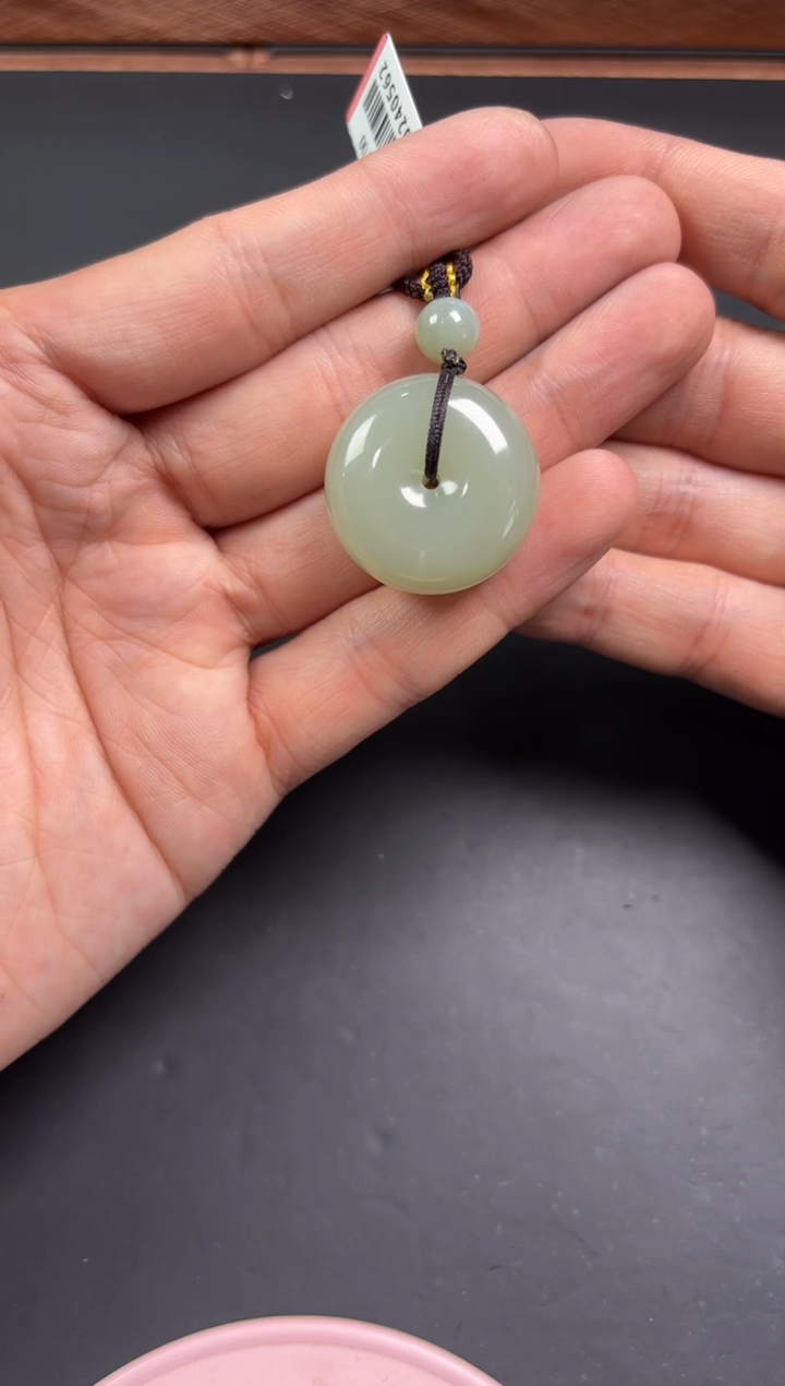 【闪购商品】和田玉吊坠(赠链)未镶嵌且末微色差近矿吊坠