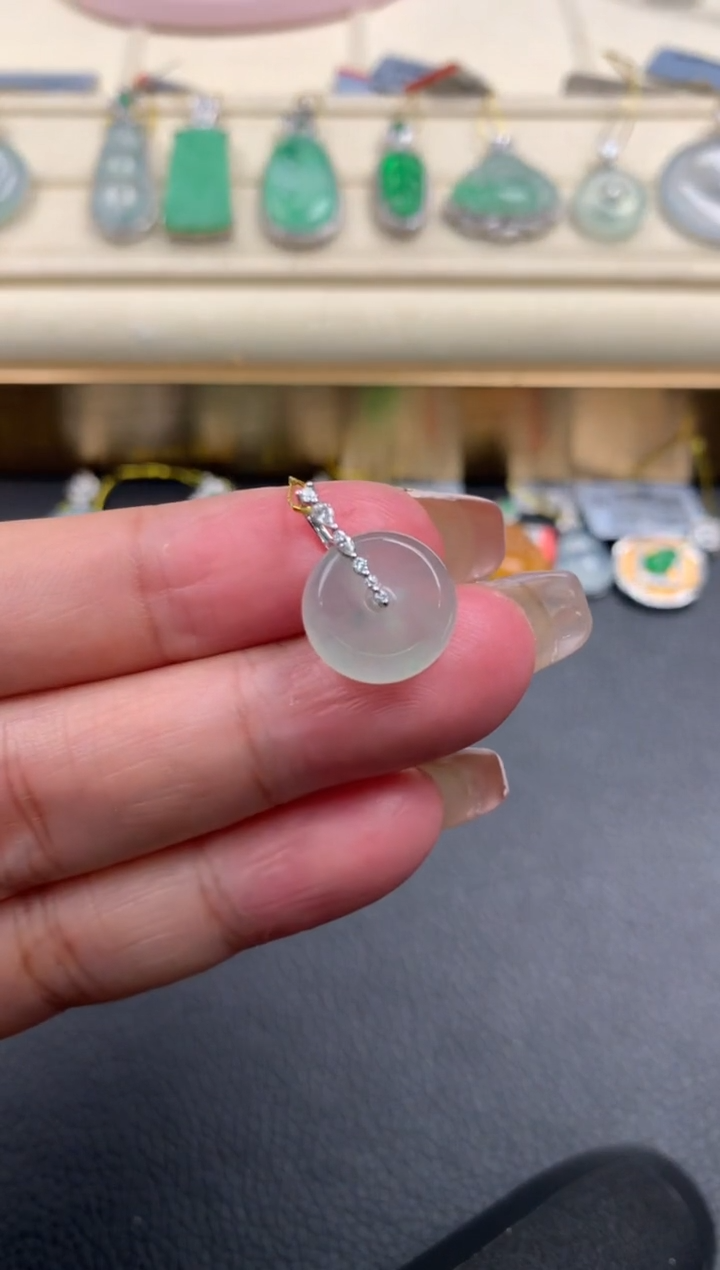 【闪购商品】翡翠颈饰18K金镶嵌Q84        