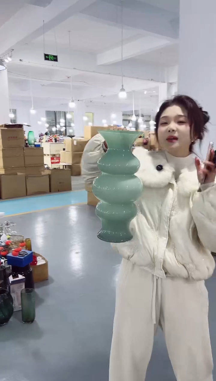 【闪购商品】玻璃私花花瓶微瑕-YPFO