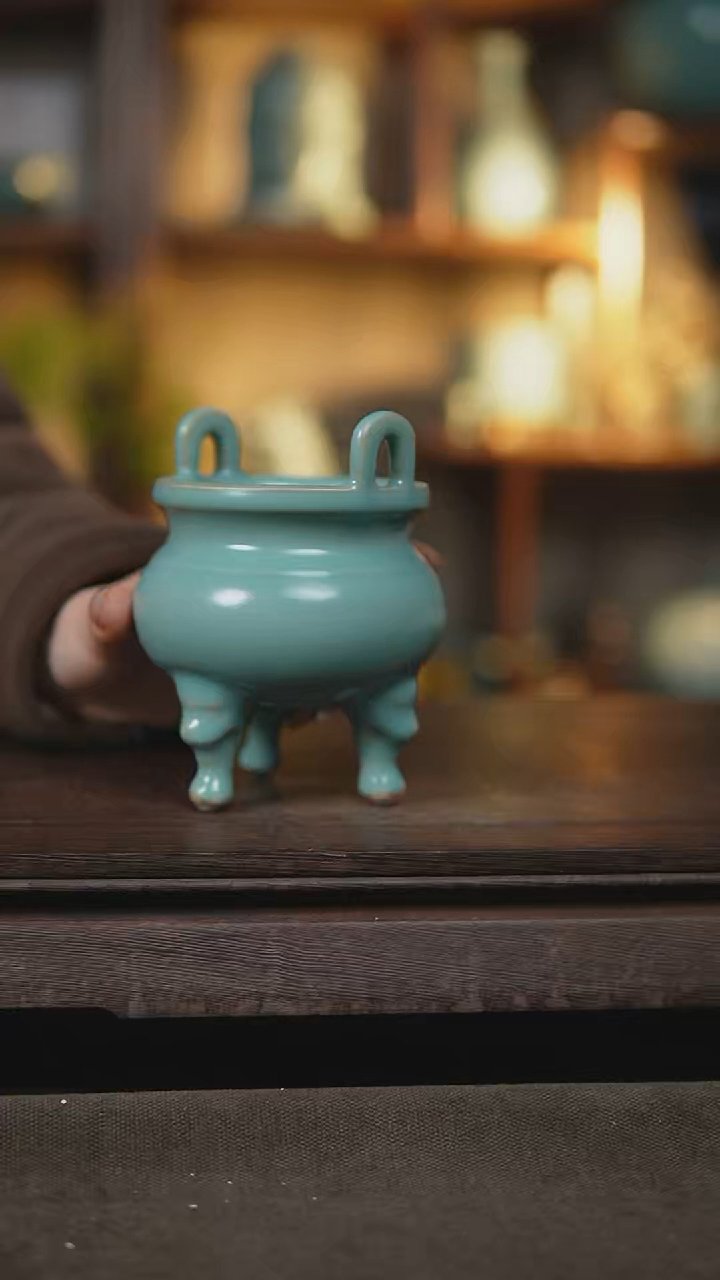 【闪购商品】杯仿古天青精工双耳三足兽面香炉瑕