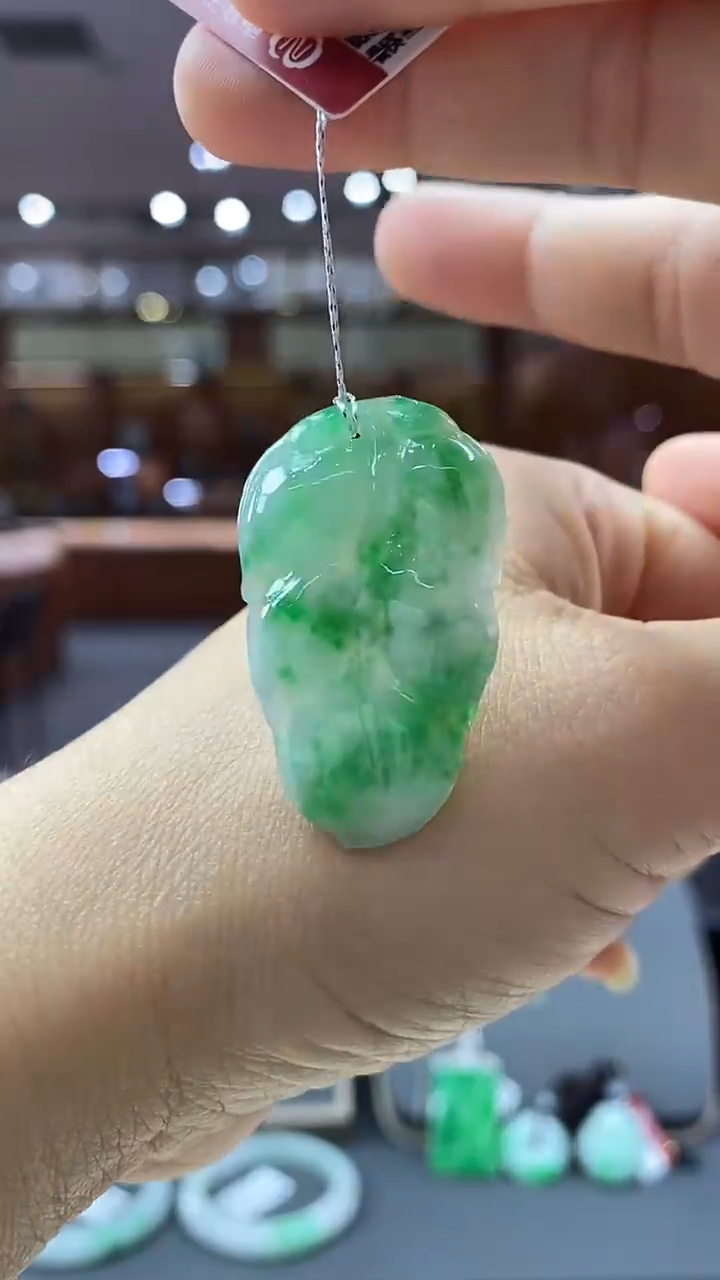 颈饰未镶嵌翡翠叶子