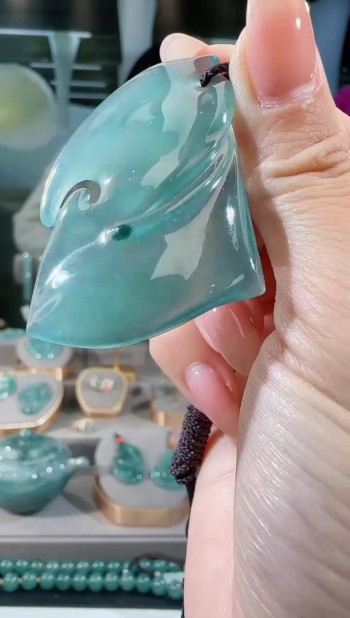 【闪购商品】翡翠吊坠(不含链)未镶嵌形意