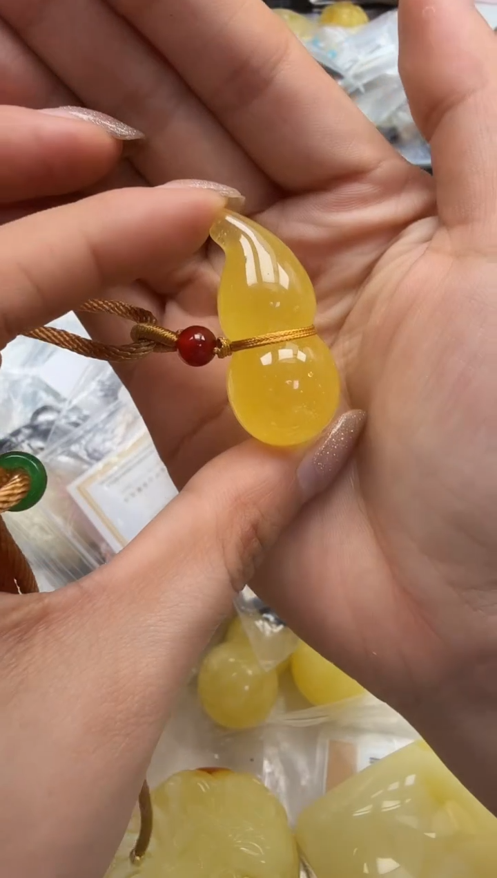 裸石琥珀未镶嵌如图