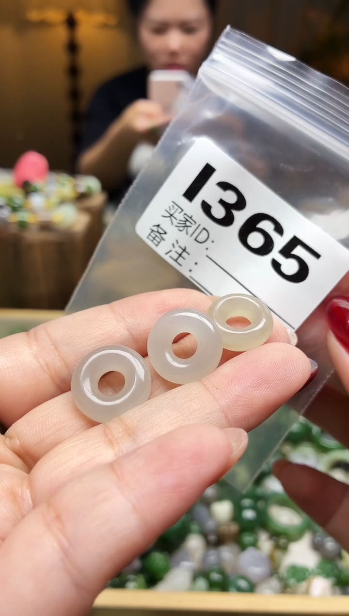 颈饰未镶嵌和田玉3个