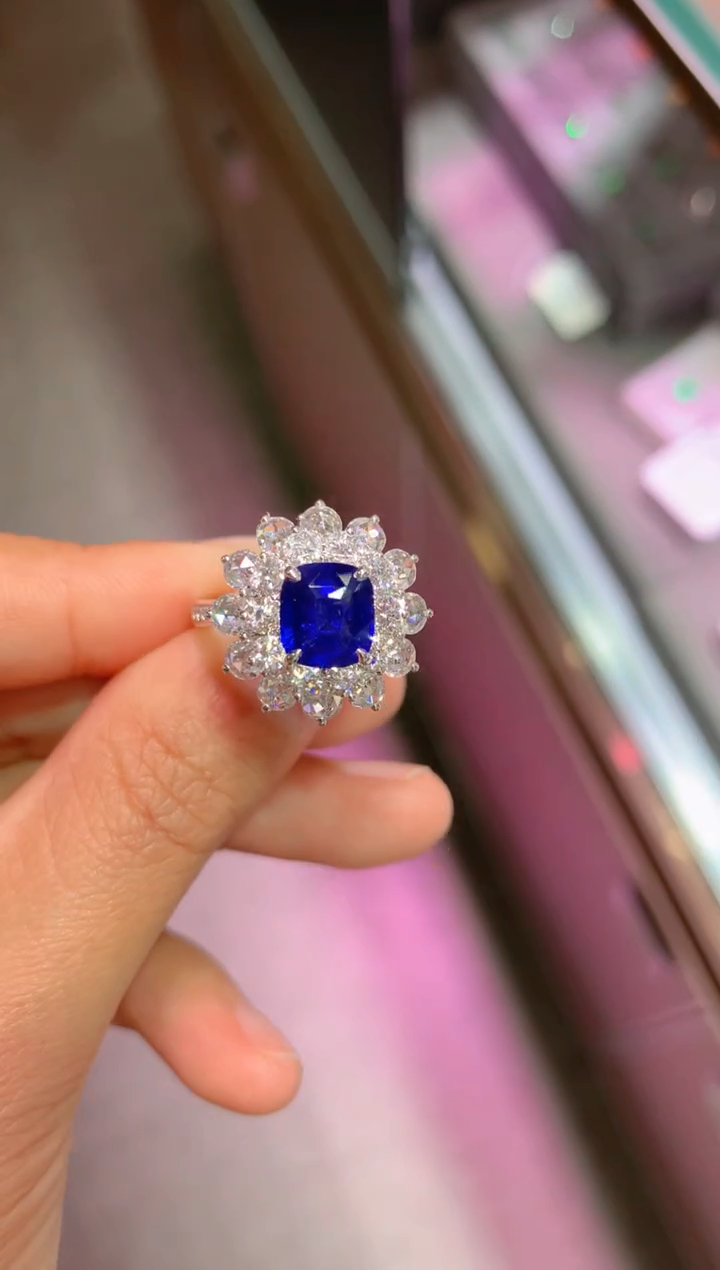 【闪购商品】蓝宝石戒指18K金镶嵌2.62CT