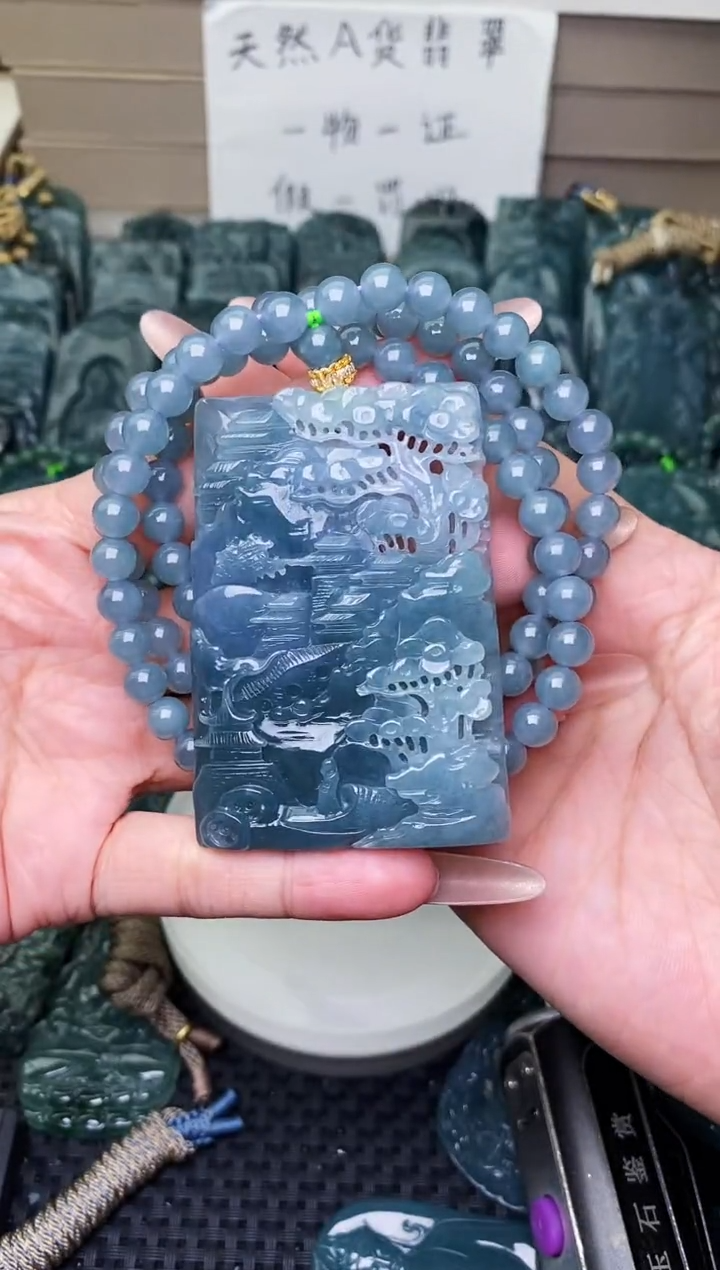 颈饰未镶嵌翡翠 