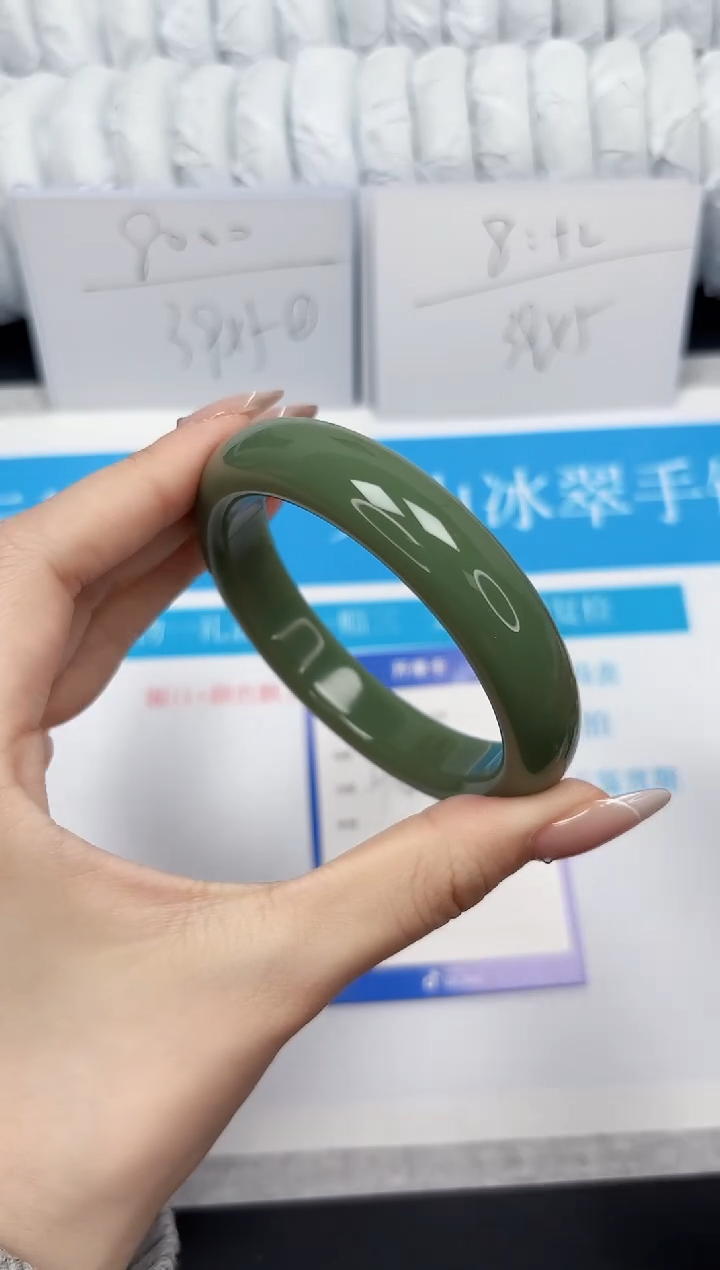【闪购商品】石英质玉手镯未镶嵌115-59.8