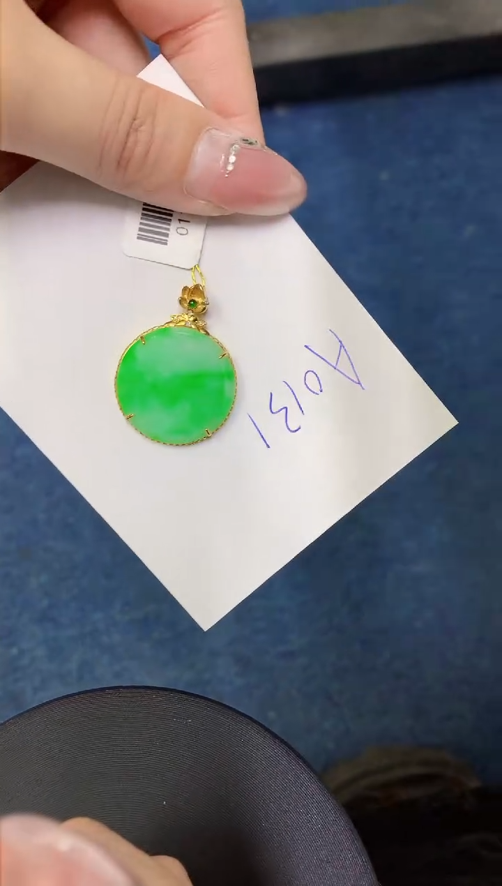 【闪购商品】翡翠颈饰18K金镶嵌00000000000