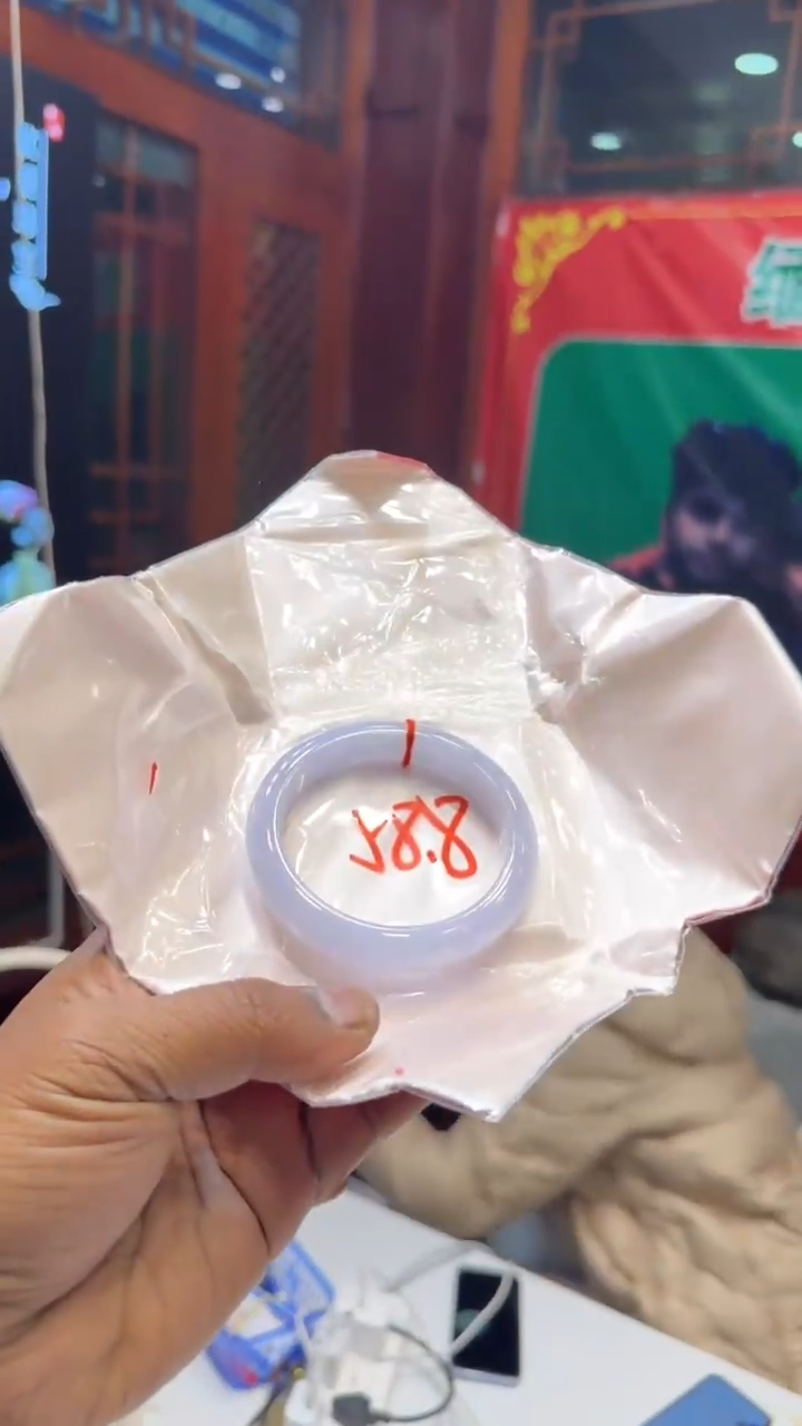 未镶嵌手镯翡翠手镯包容价