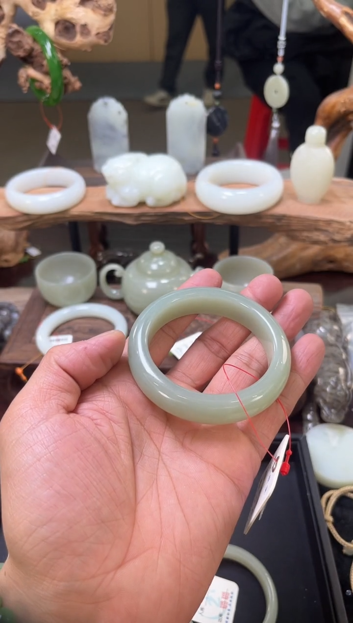 【闪购商品】和田玉手镯未镶嵌 且末青白蓝调手镯 56圈9007406