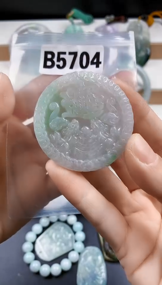 颈饰未镶嵌翡翠天然翡翠吊坠挂件