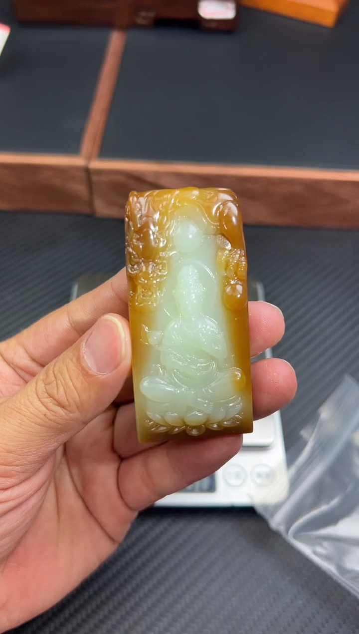 【闪购商品】和田玉吊坠(赠链)未镶嵌若羌微色差