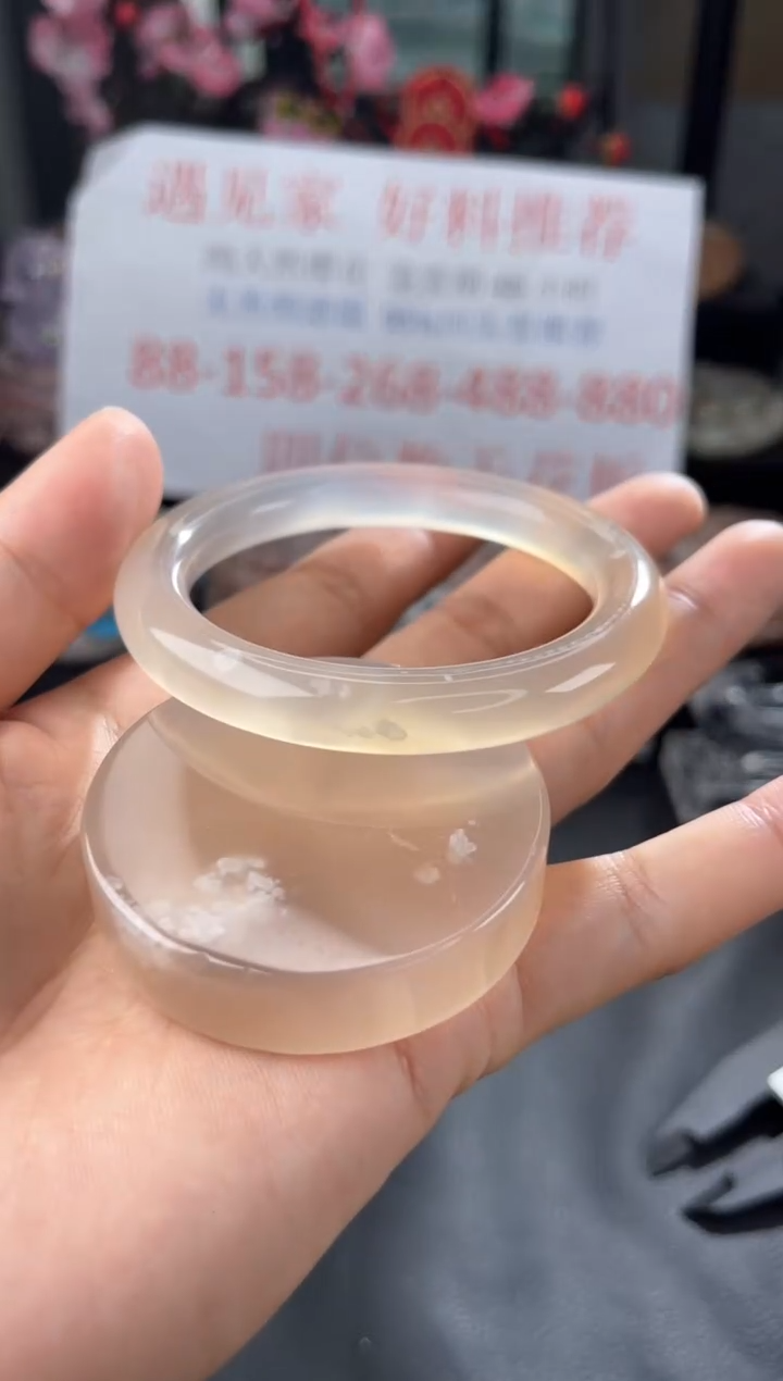 【闪购商品】石英质玉手镯未镶嵌55