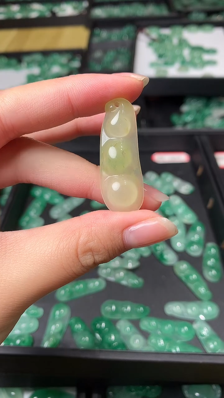 【闪购商品】石英质玉颈饰未镶嵌豆子