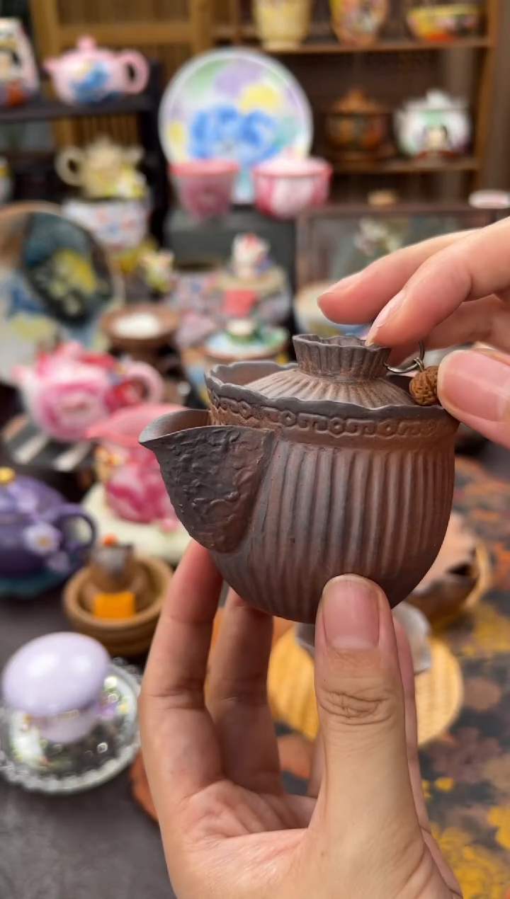 素慕堂粗陶仿古竖纹手抓壶