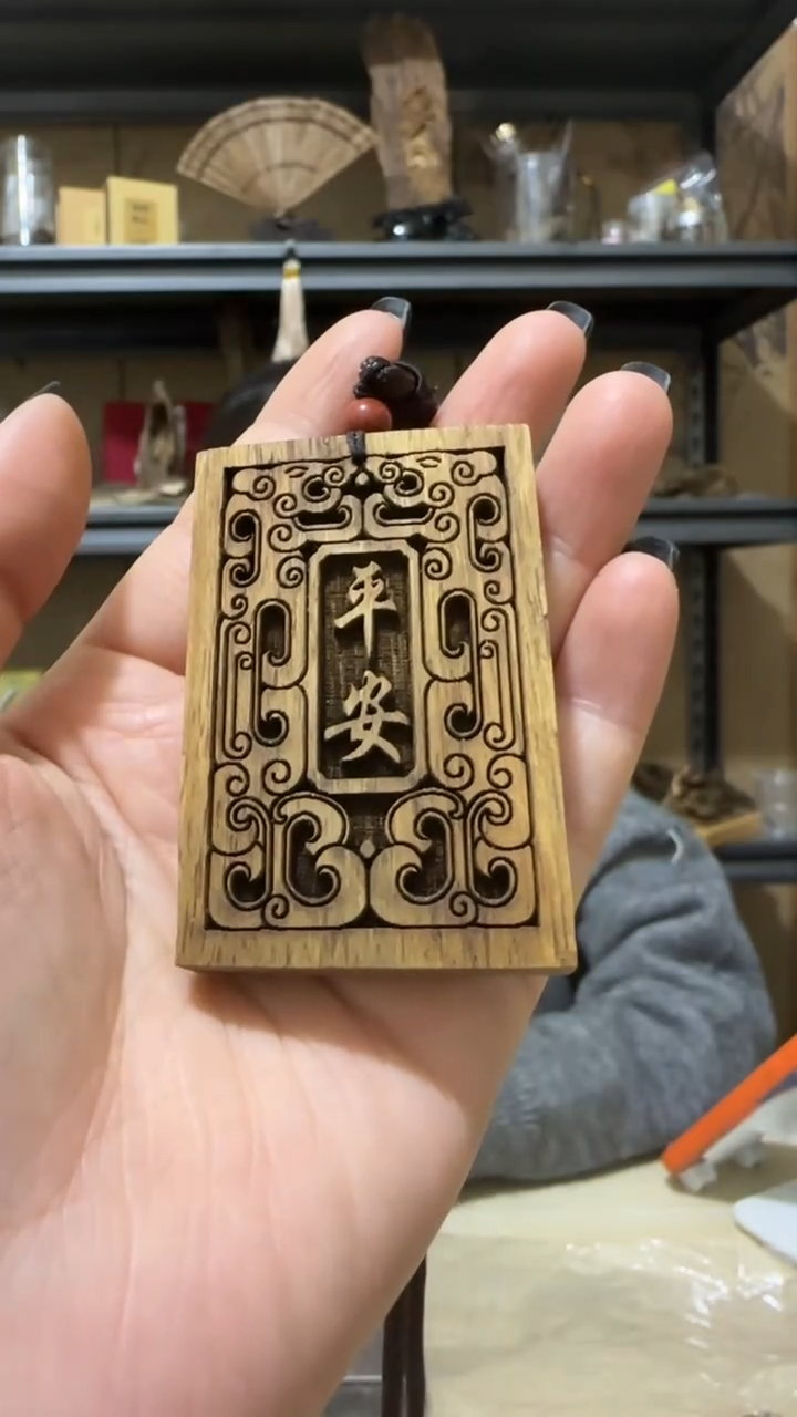 【闪购商品】沉香吊坠62号芽庄野料雕刻牌