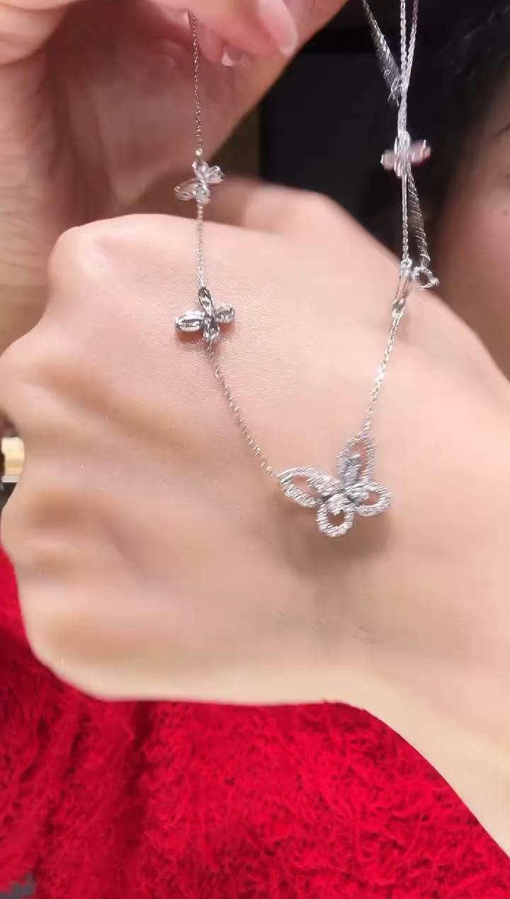 【闪购商品】钻石项链18K金镶嵌五只蝴蝶