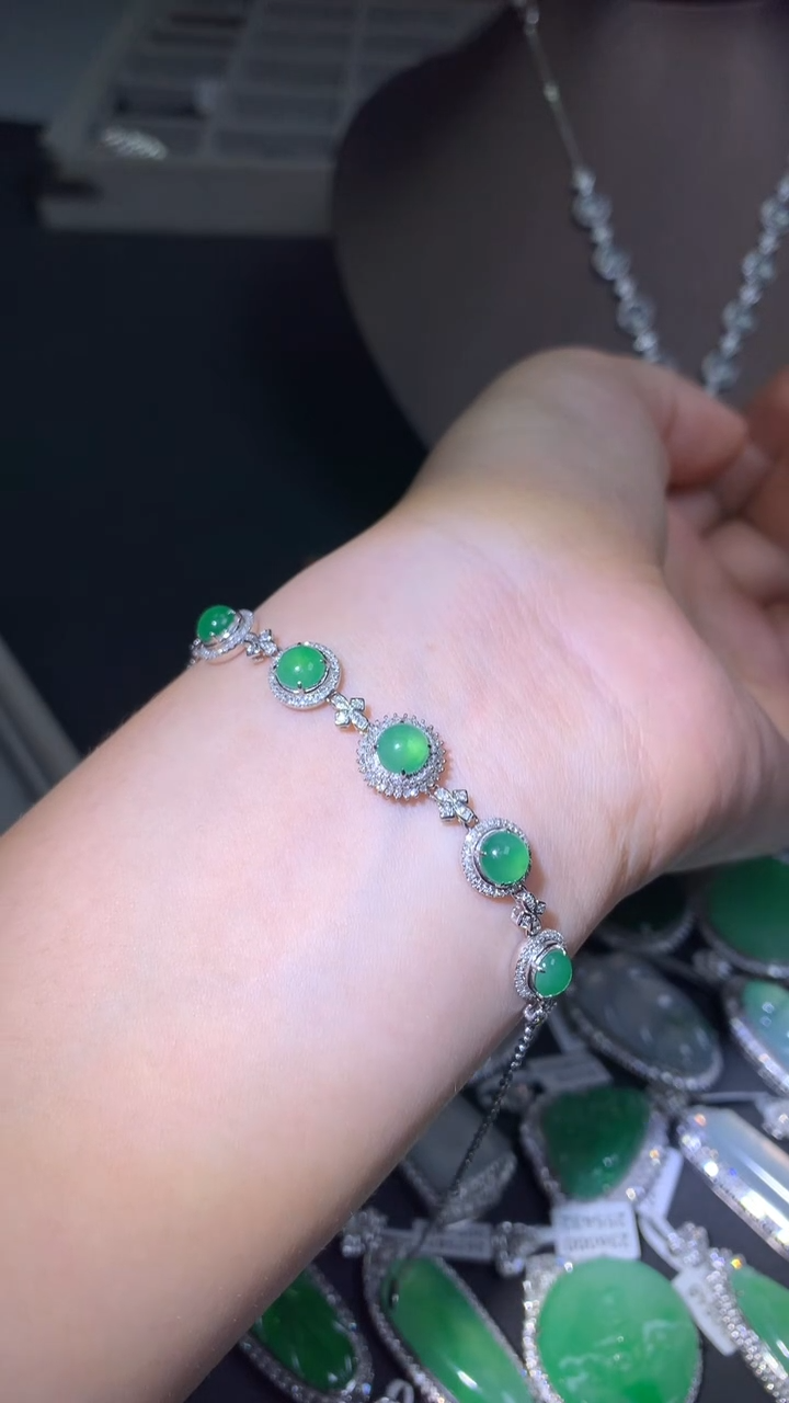 吊坠(不含链)18K金镶嵌翡翠手链