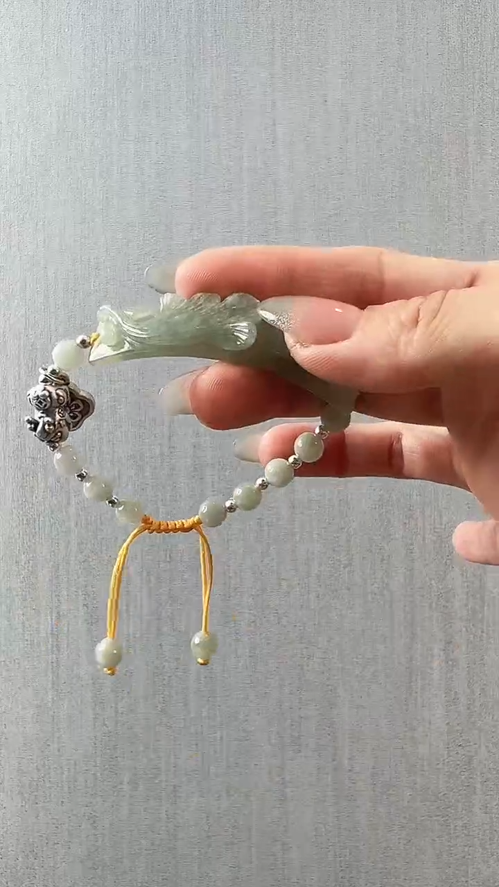 翡翠未镶嵌颈饰大业有成