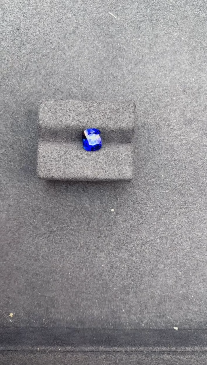 【闪购商品】蓝宝石裸石未镶嵌1.3ct皇家蓝