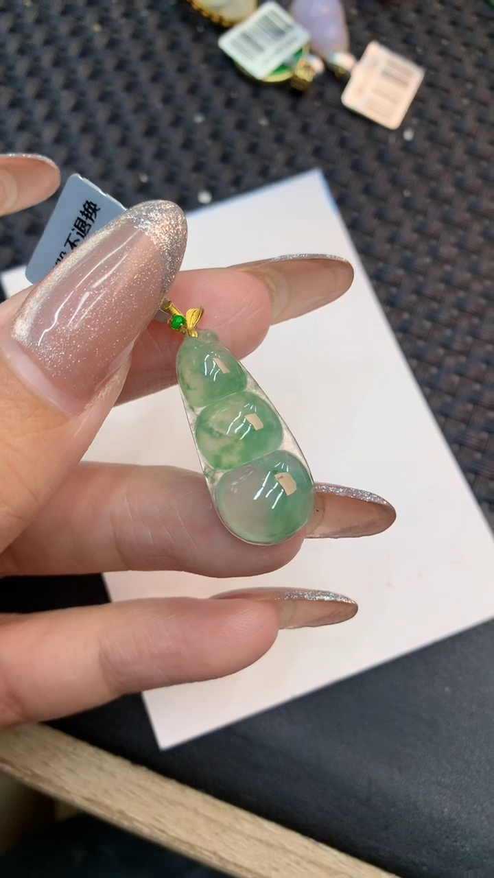 颈饰18K金镶嵌翡翠1