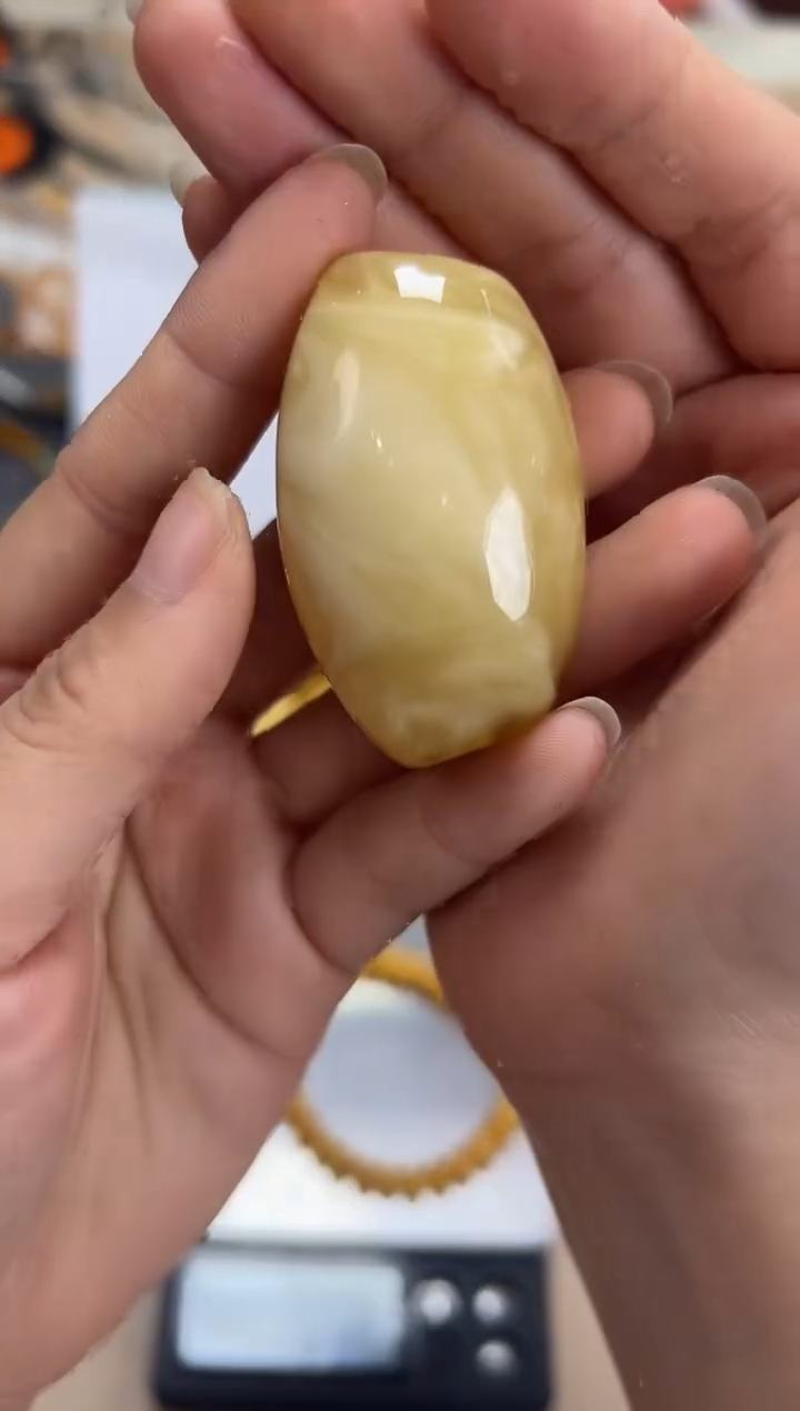 【闪购商品】琥珀裸石未镶嵌蜜蜡吊坠