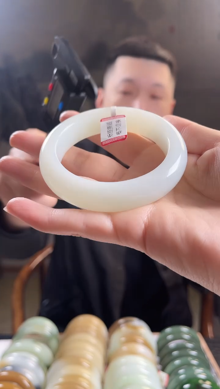 未镶嵌手镯和田玉56+圈口4133