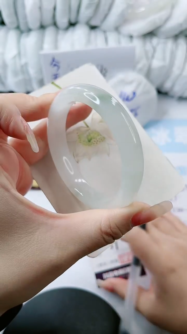 【闪购商品】石英质玉手镯未镶嵌多样性发货L59