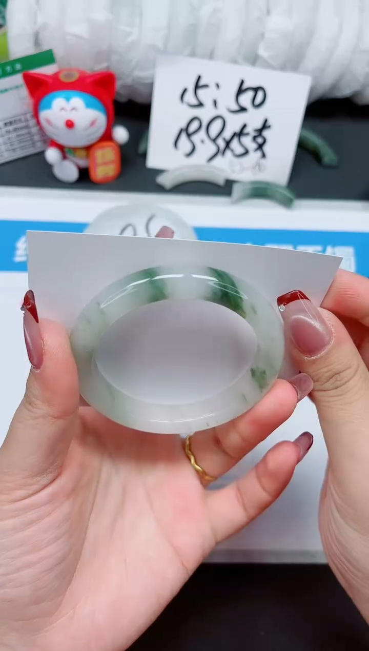 【闪购商品】石英质玉手镯未镶嵌41