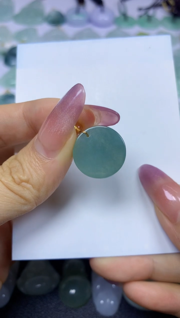 翡翠未镶嵌颈饰挂件