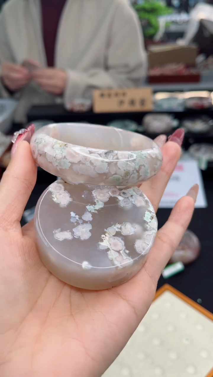 【闪购商品】石英质玉手镯未镶嵌59圈口（赠品镯心）609