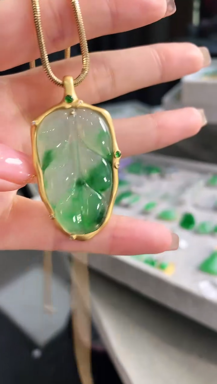 【闪购商品】翡翠吊坠(不含链)18K金镶嵌吊坠