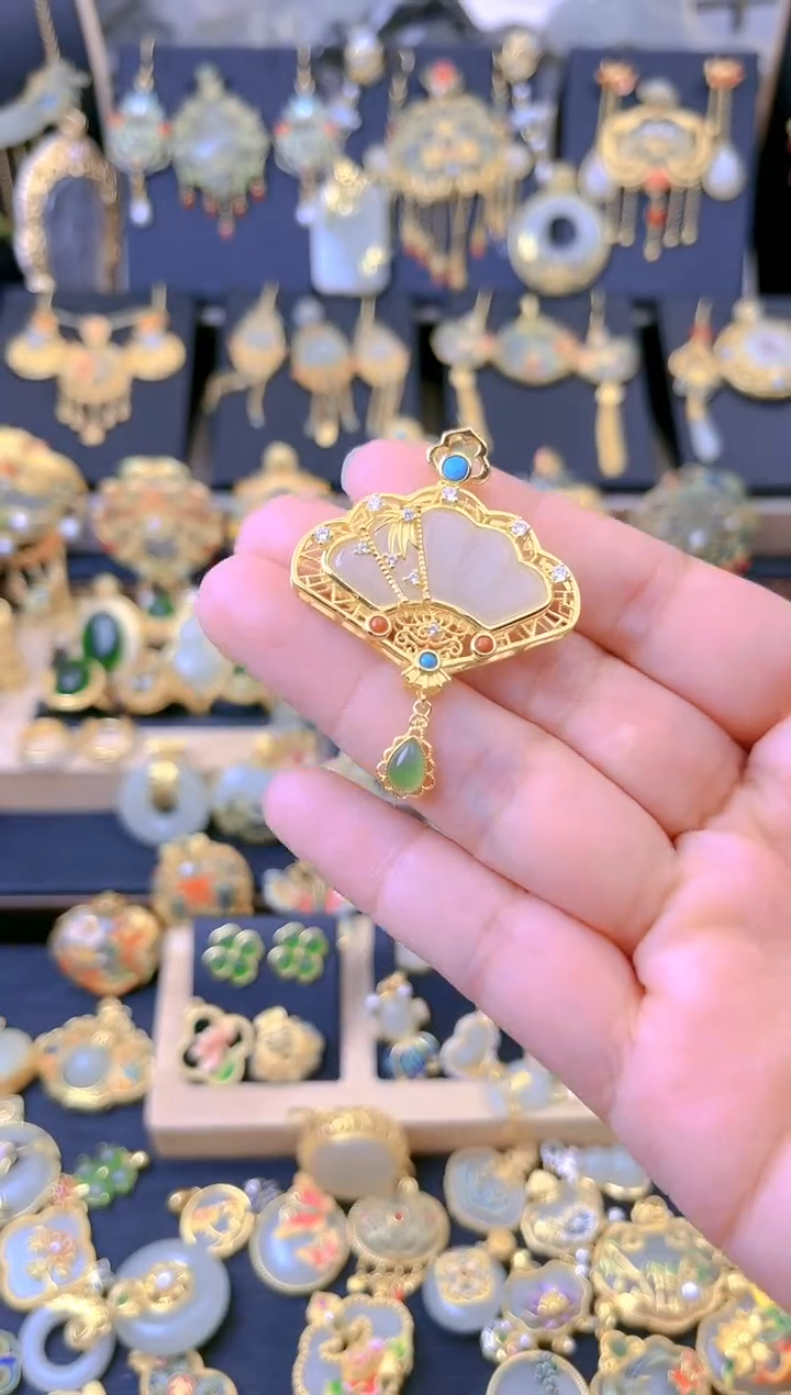 【闪购商品】和田玉吊坠银S925镀金镶嵌国风小乔扇子吊坠