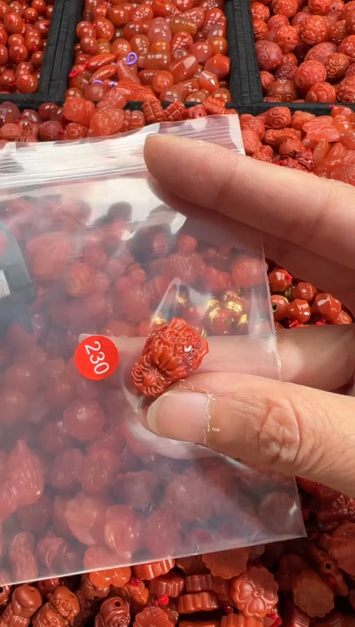 【闪购商品】南红玛瑙未镶嵌颈饰1