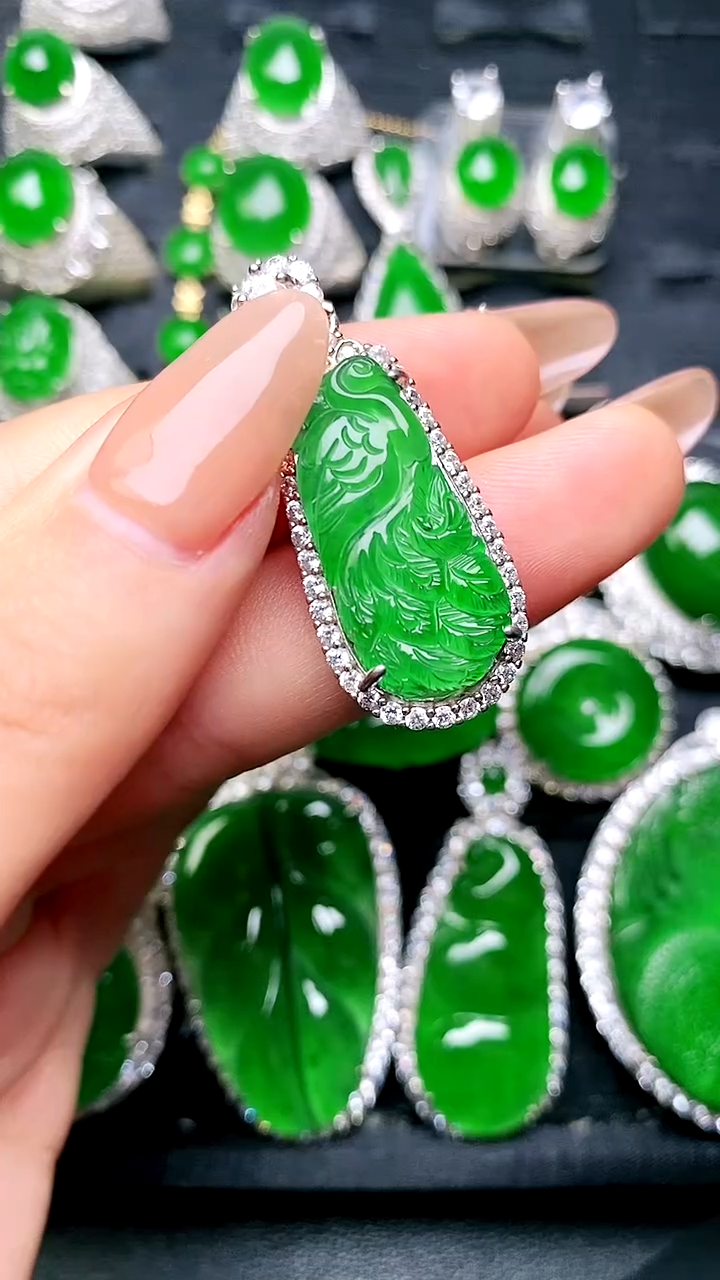 【闪购商品】翡翠吊坠(赠链)银S925镶嵌凤牌