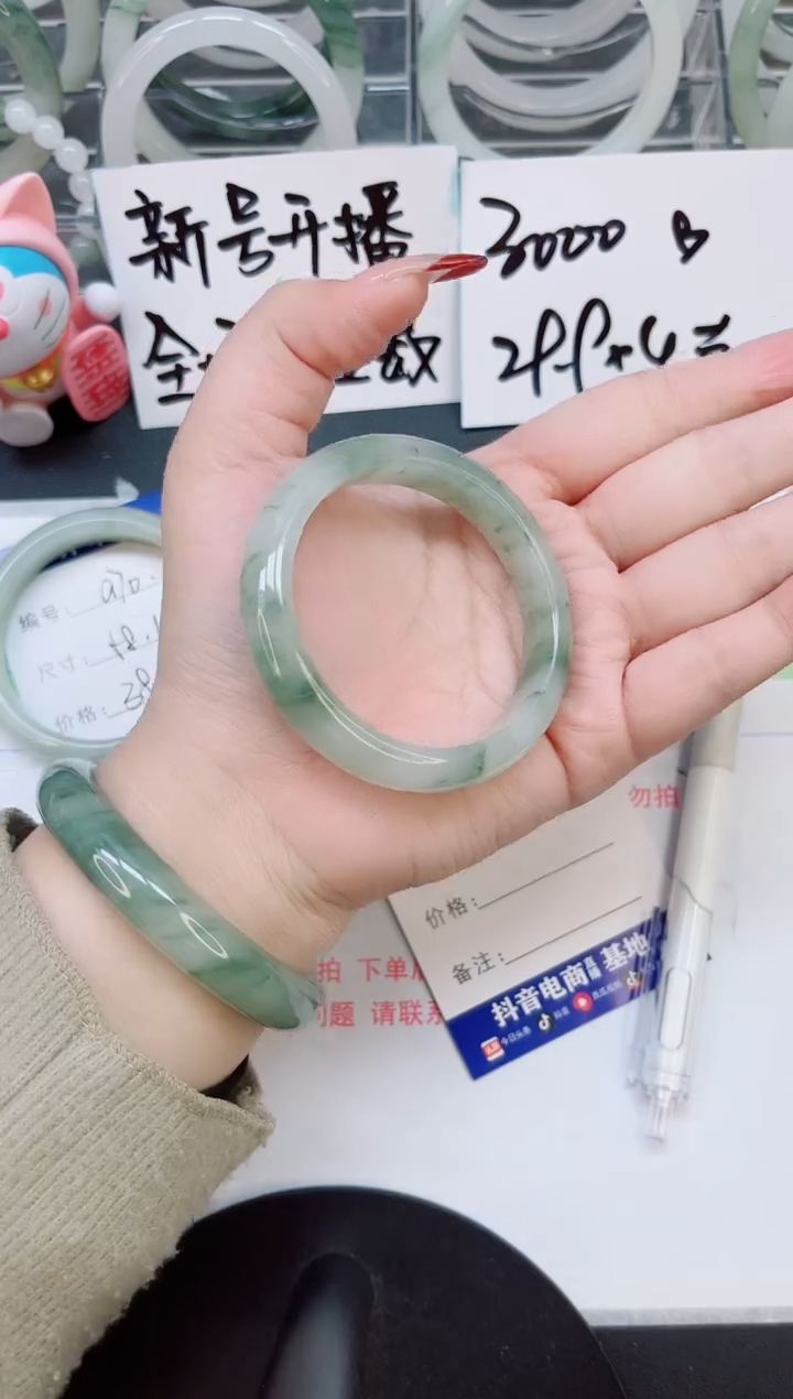 【闪购商品】石英质玉手镯合金a71