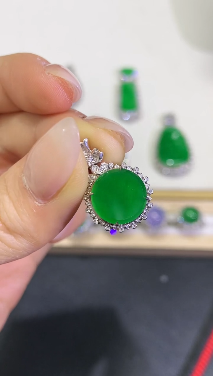 【闪购商品】翡翠颈饰18K金镶嵌团购28